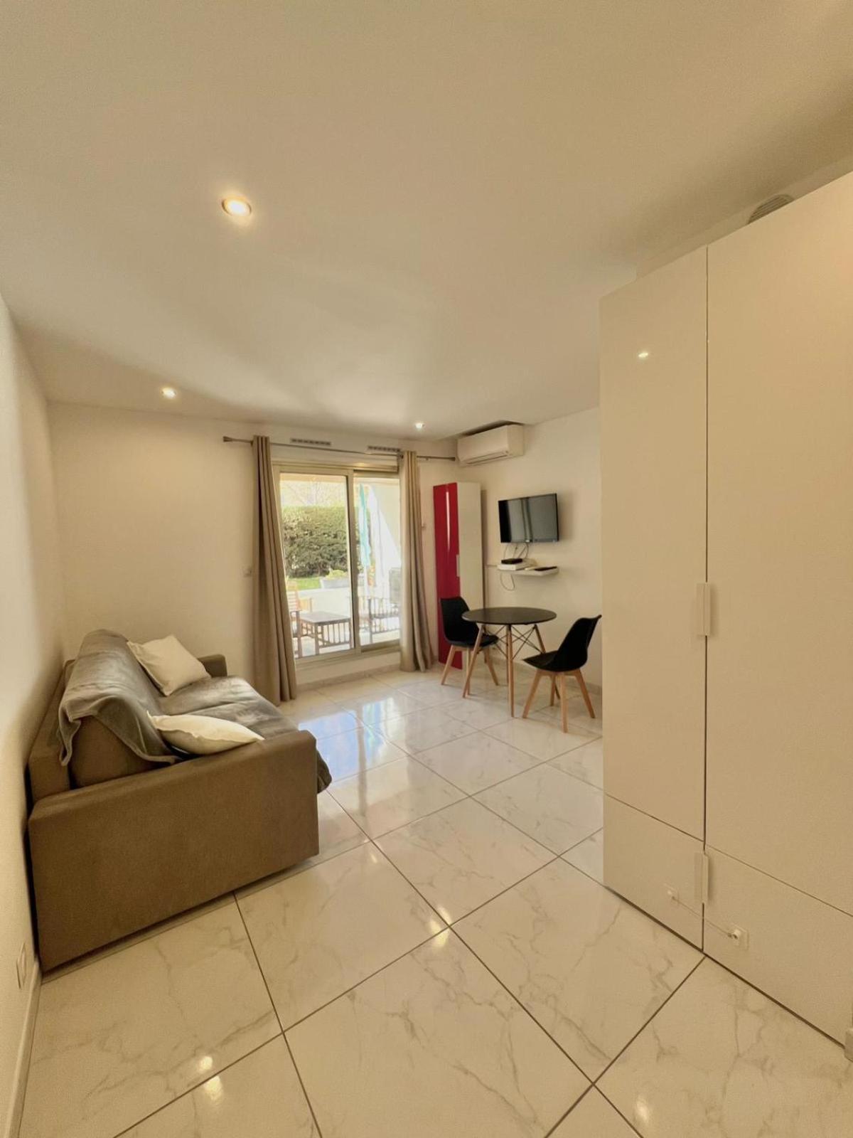 Superbe Studio Terrasse Centre Ville Et Plages A Pieds Cannes Exterior photo